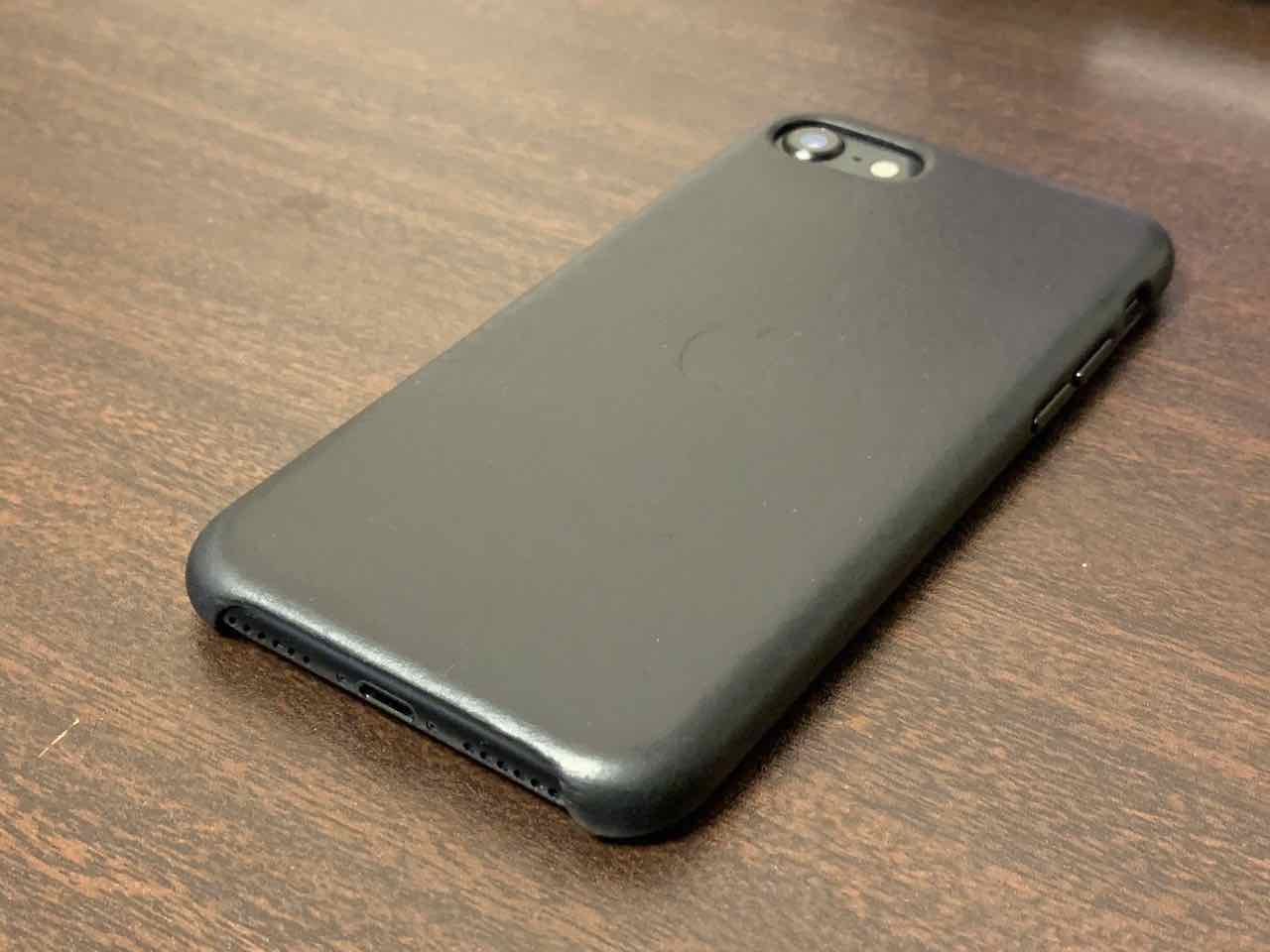 【新品】純正 iPhone 7 / 8 / SE レザーケース・ブラック②